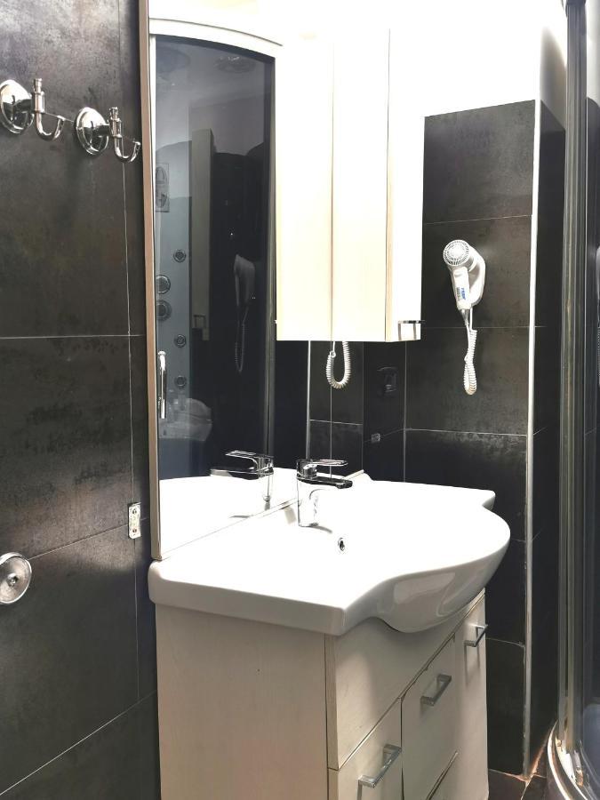 Cinema House 2 Bed and breakfast *